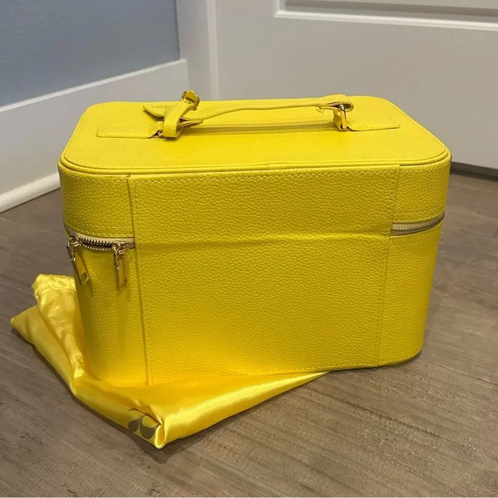 Truly Los Angeles St Tropez Luxury Beauty Trunk Train Case XL